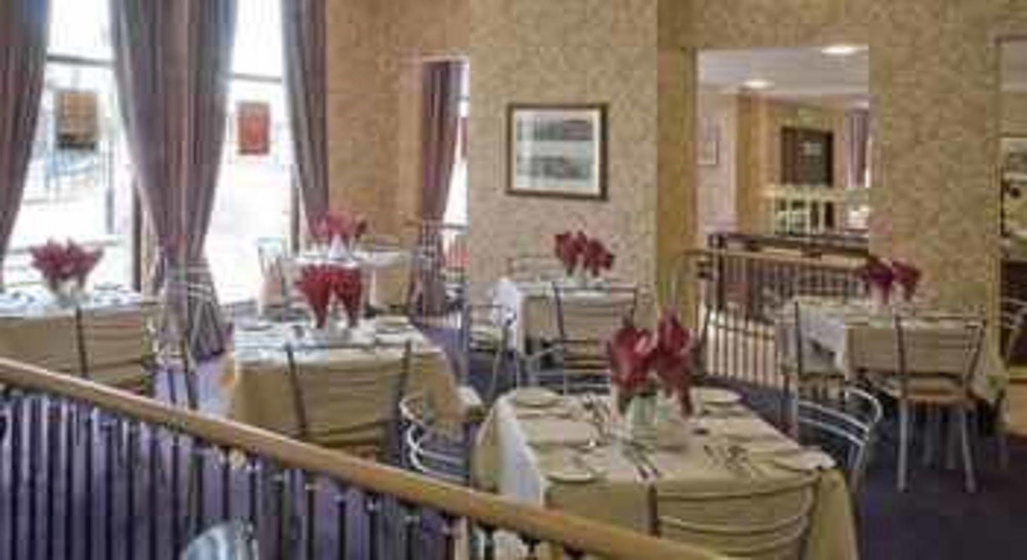 Britannia Hotel Wolverhampton Bagian luar foto
